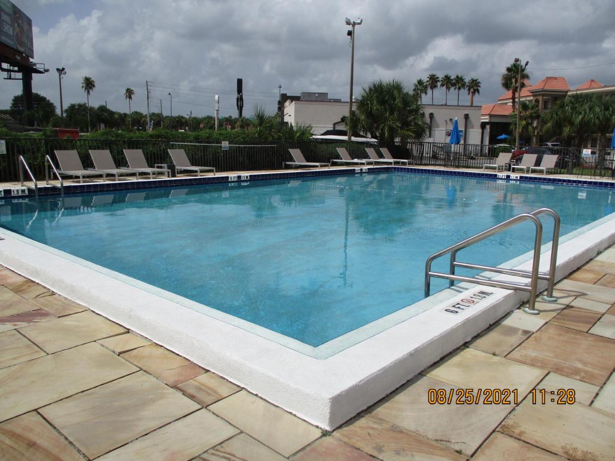 Quality Inn & Suites Kissimmee By The Lake Four Corners