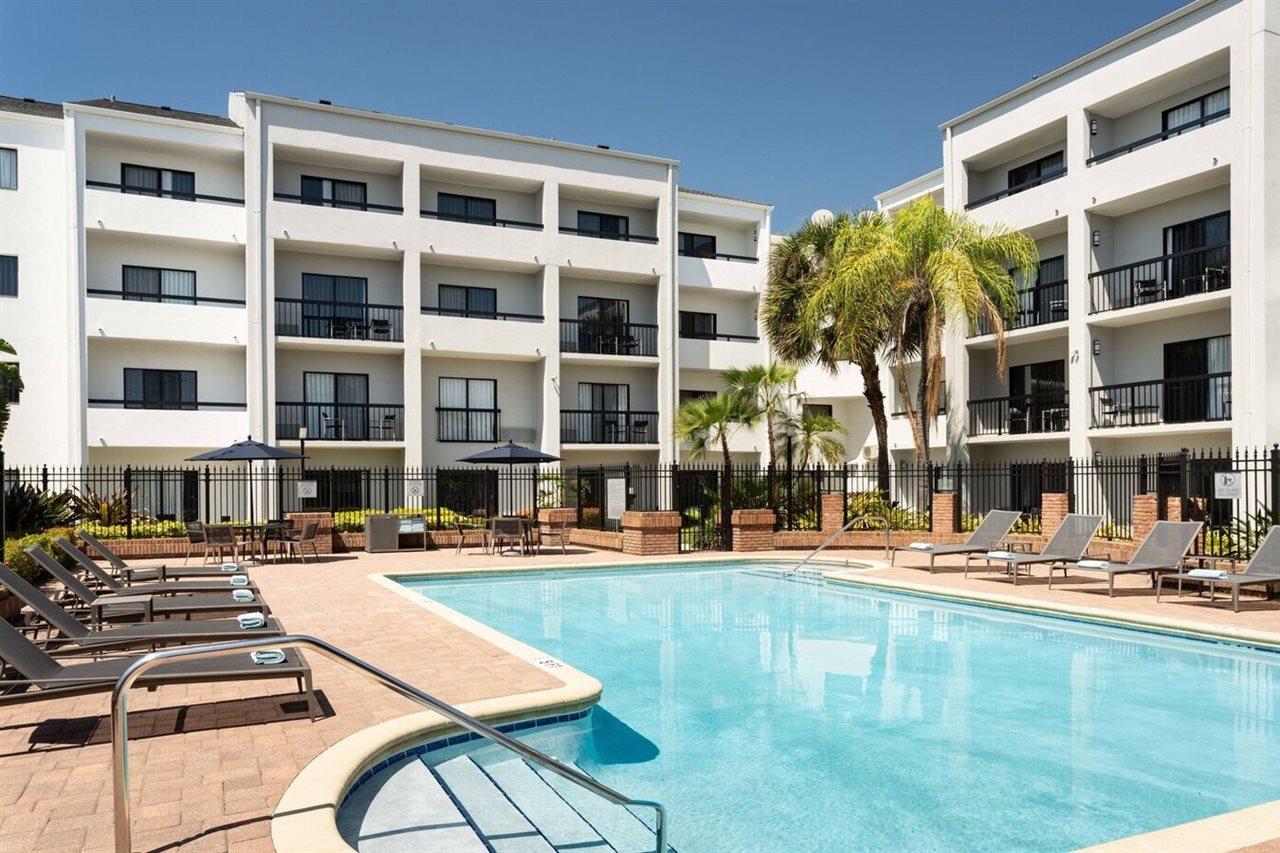 Courtyard Westshore/airport 3*
