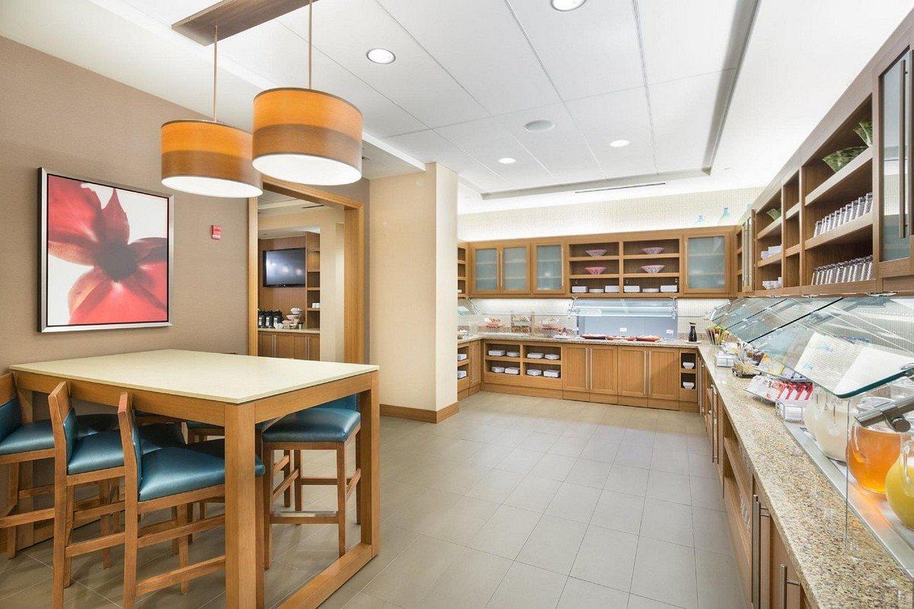 Hyatt Place Airport Hotel 3*