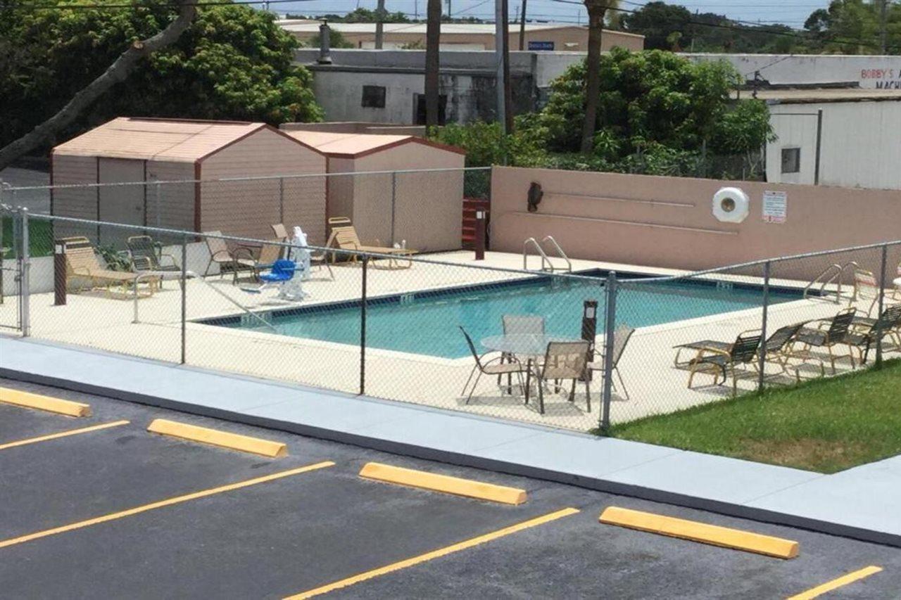 Redfinn Motel Fort Pierce