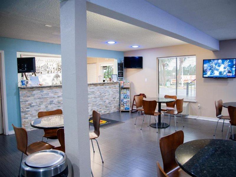 Hotel Opulent Oasis Crestview