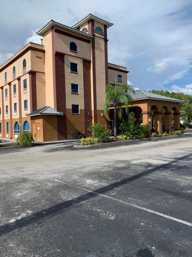 Lodge Econo Wesley Chapel