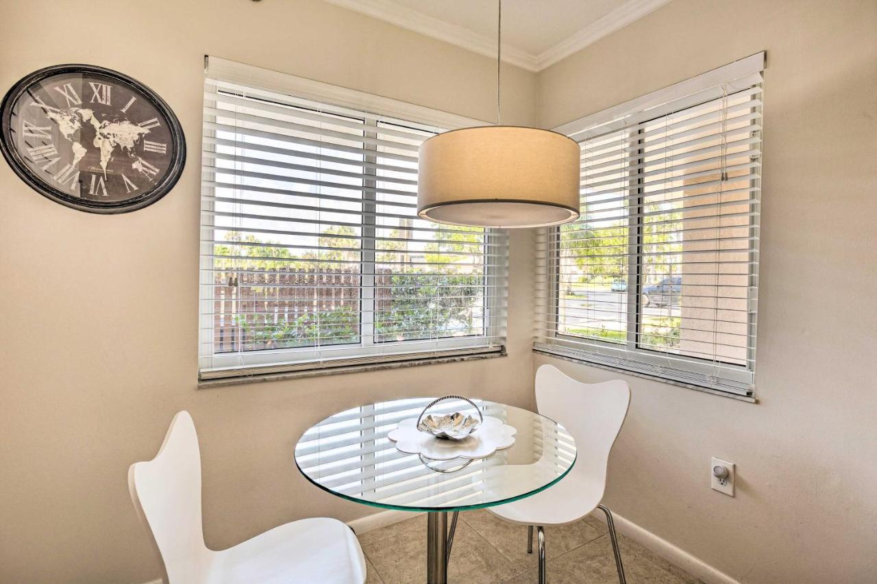 Apartment With Pool Access, Walk To Beach! *