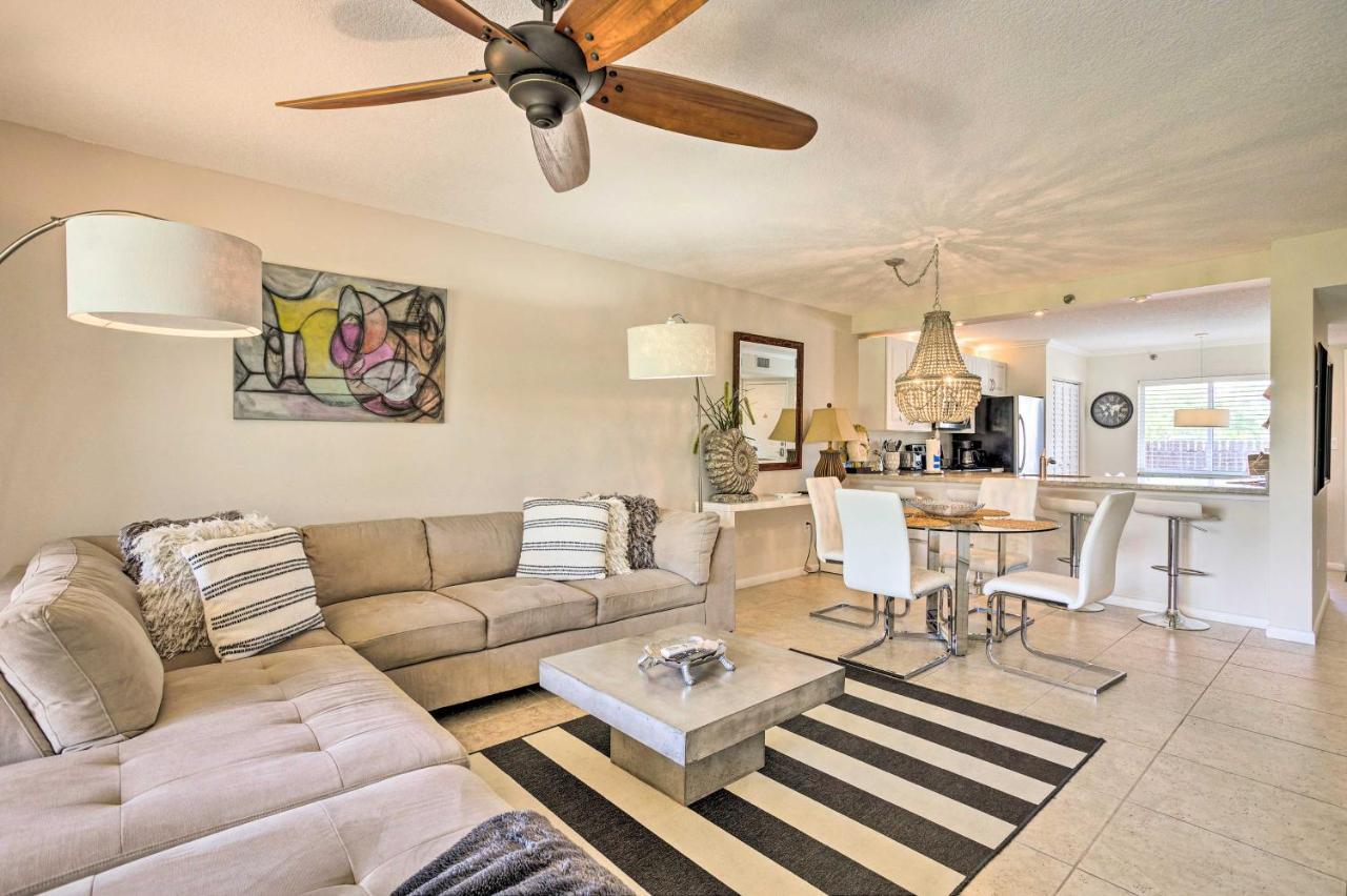 With Pool Access, Walk To Beach! Apartment