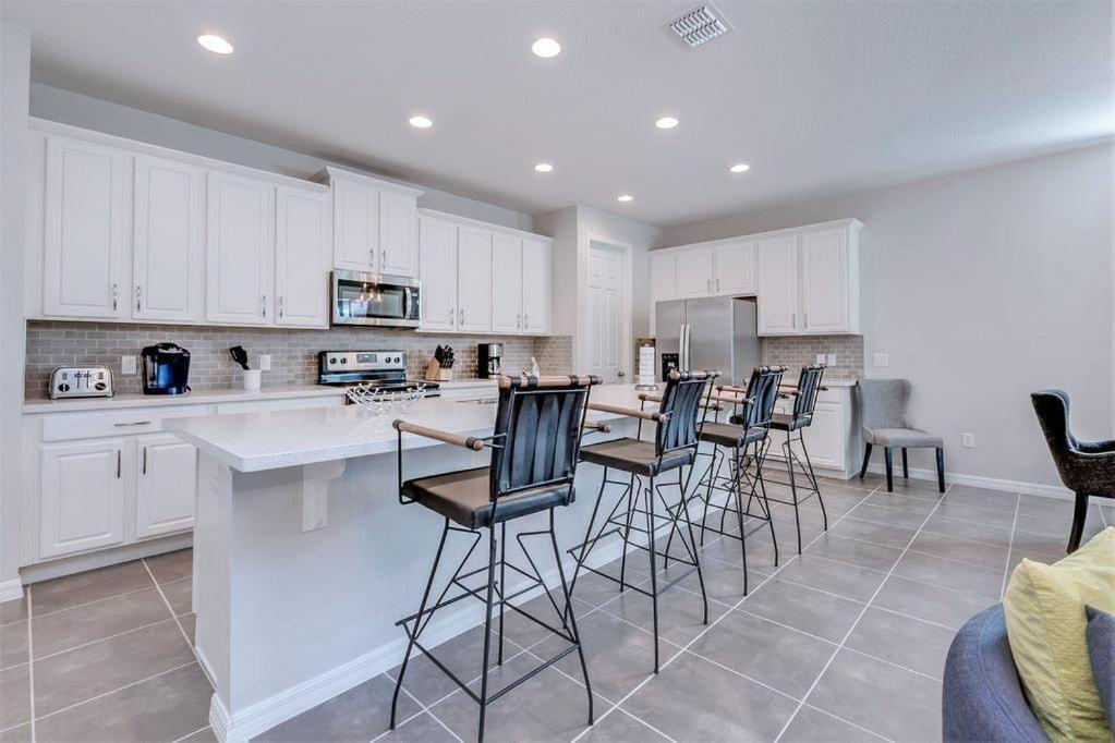 Bsv1810 - Luxury 8 Bedroom 6 Bathroom In The Desirable Solara *