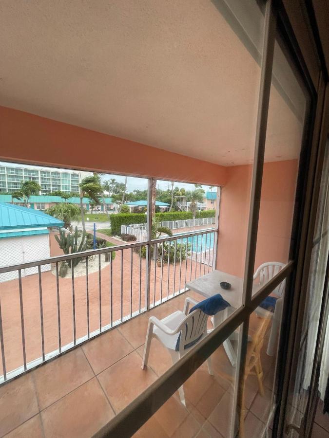 Hotel Breezy Palms