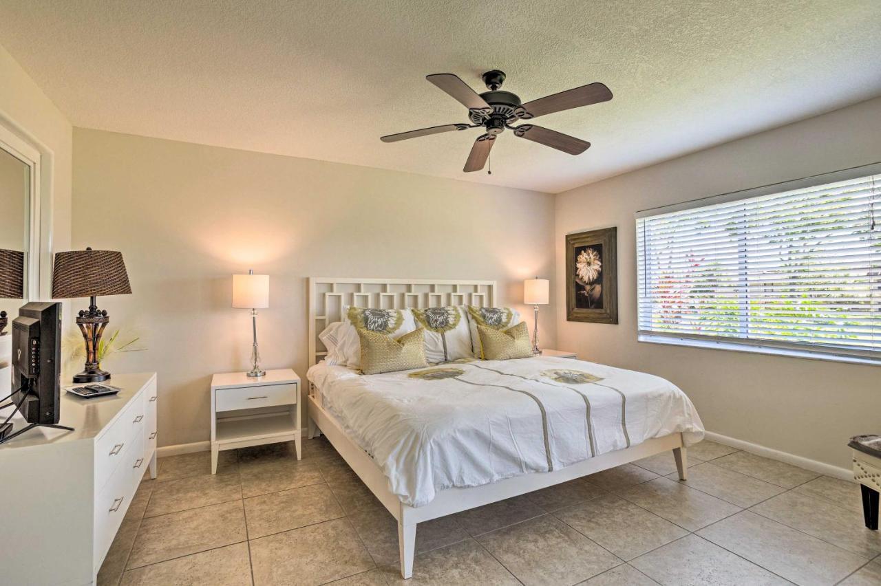 With Pool Access, Walk To Beach! Apartment Jupiter