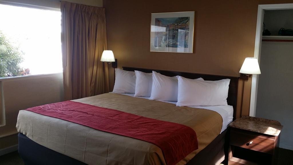 The Palms On Ocean Motel 2*