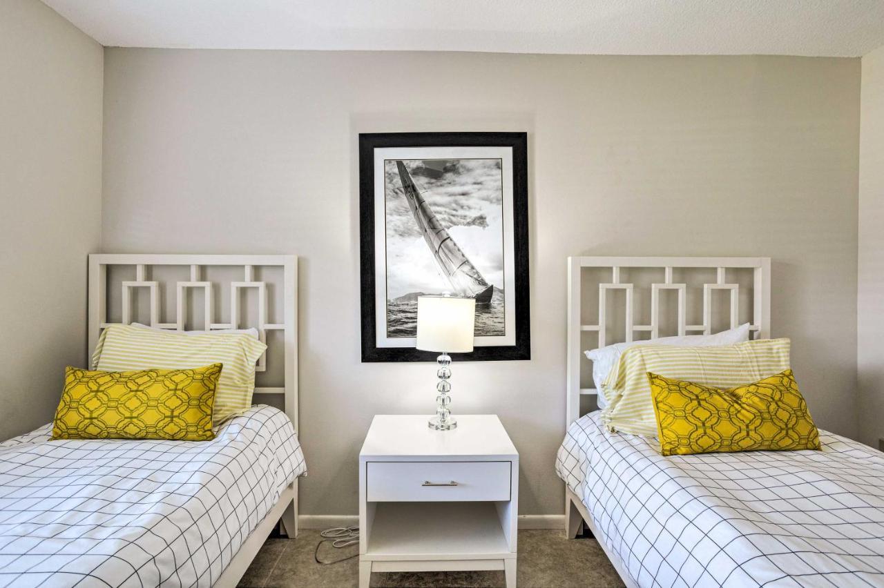 With Pool Access, Walk To Beach! Apartment Jupiter