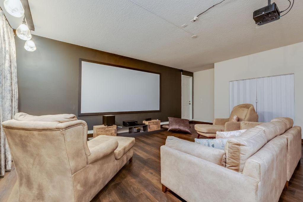 Bsv1773 - Luxury 8 Bedroom 6 Bathroom In The Desirable Solara Holiday home