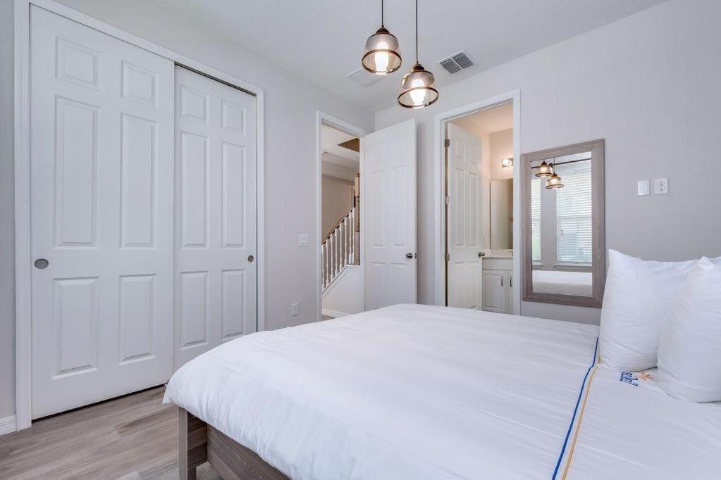 Bsv1810 - Luxury 8 Bedroom 6 Bathroom In The Desirable Solara Kissimmee