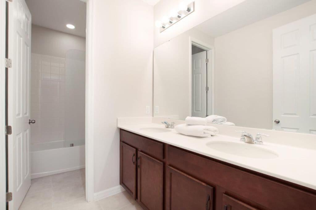 Bsv1823 - Luxury 8 Bedroom 6 Bathroom In The Desirable Solara Kissimmee