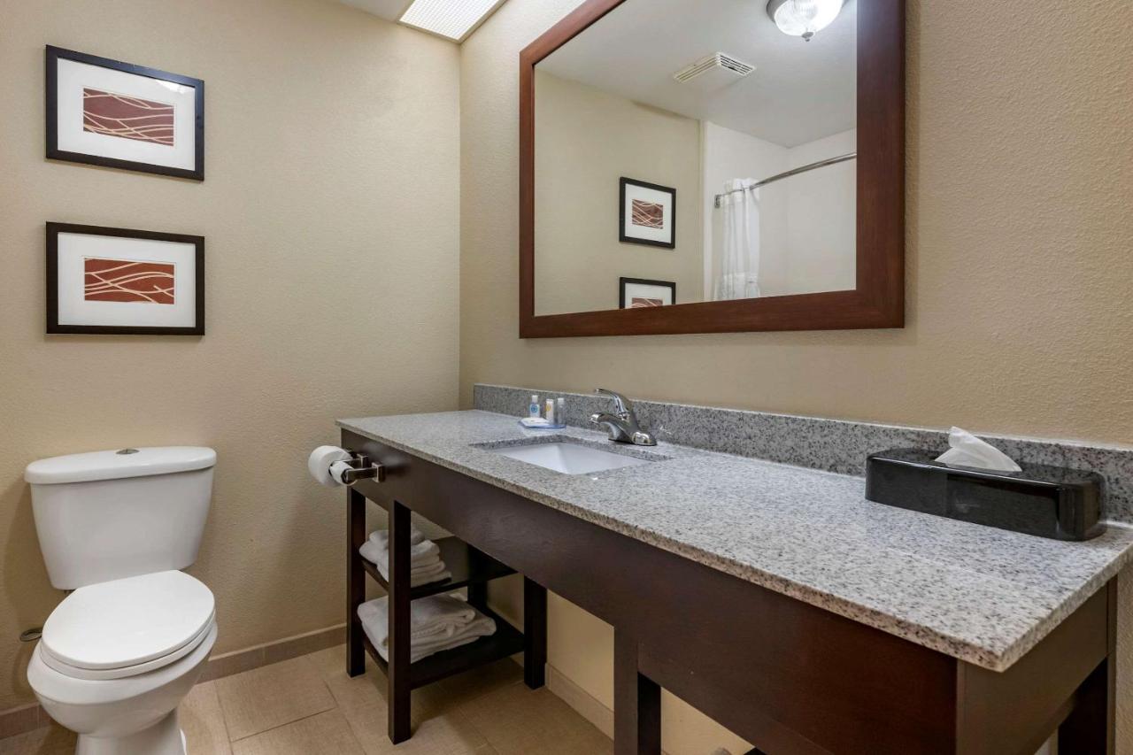 Hotel Comfort & - Near