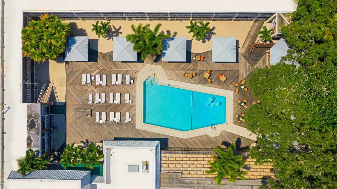 Casey Key - Mainland Hotel