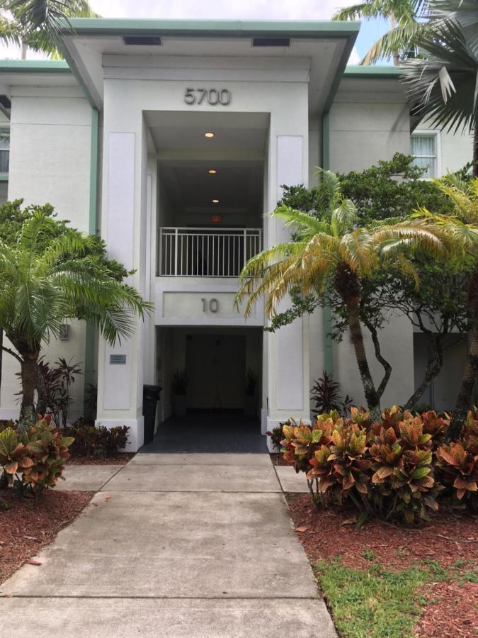 2-story 3 Bed 4 Bath At Provident At The Blue Miami Doral