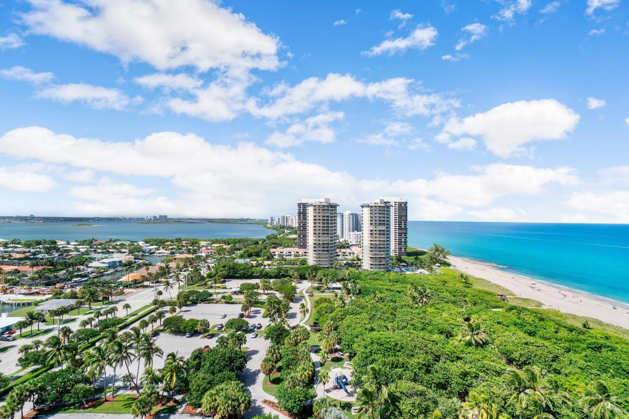 Palm Singer Island & Luxury Resort