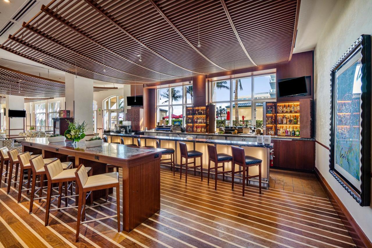 Palm Singer Island & Luxury Resort