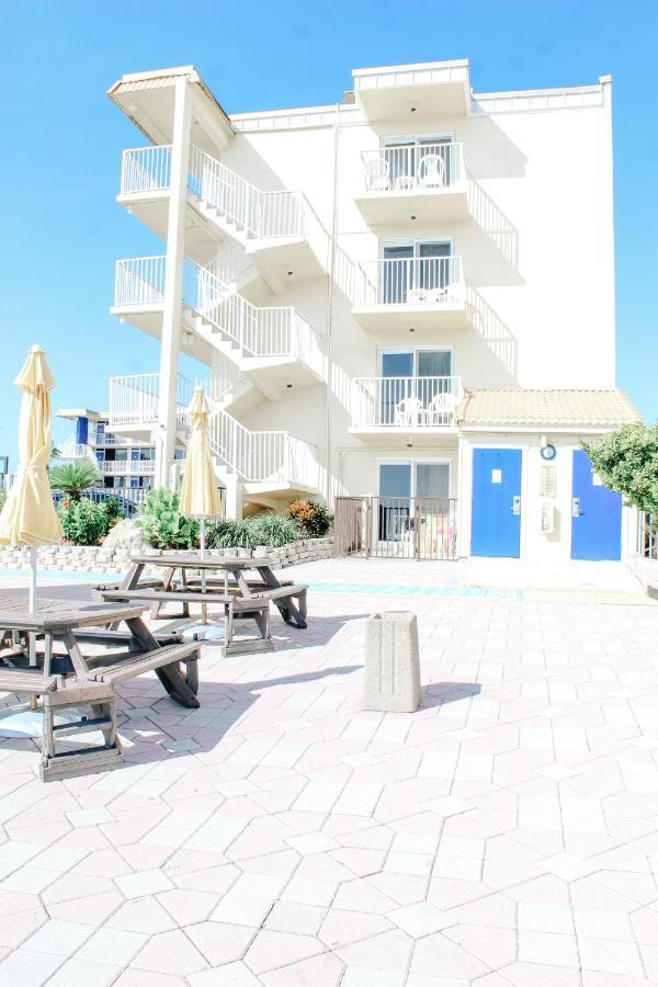 Outrigger Club Resort 3*