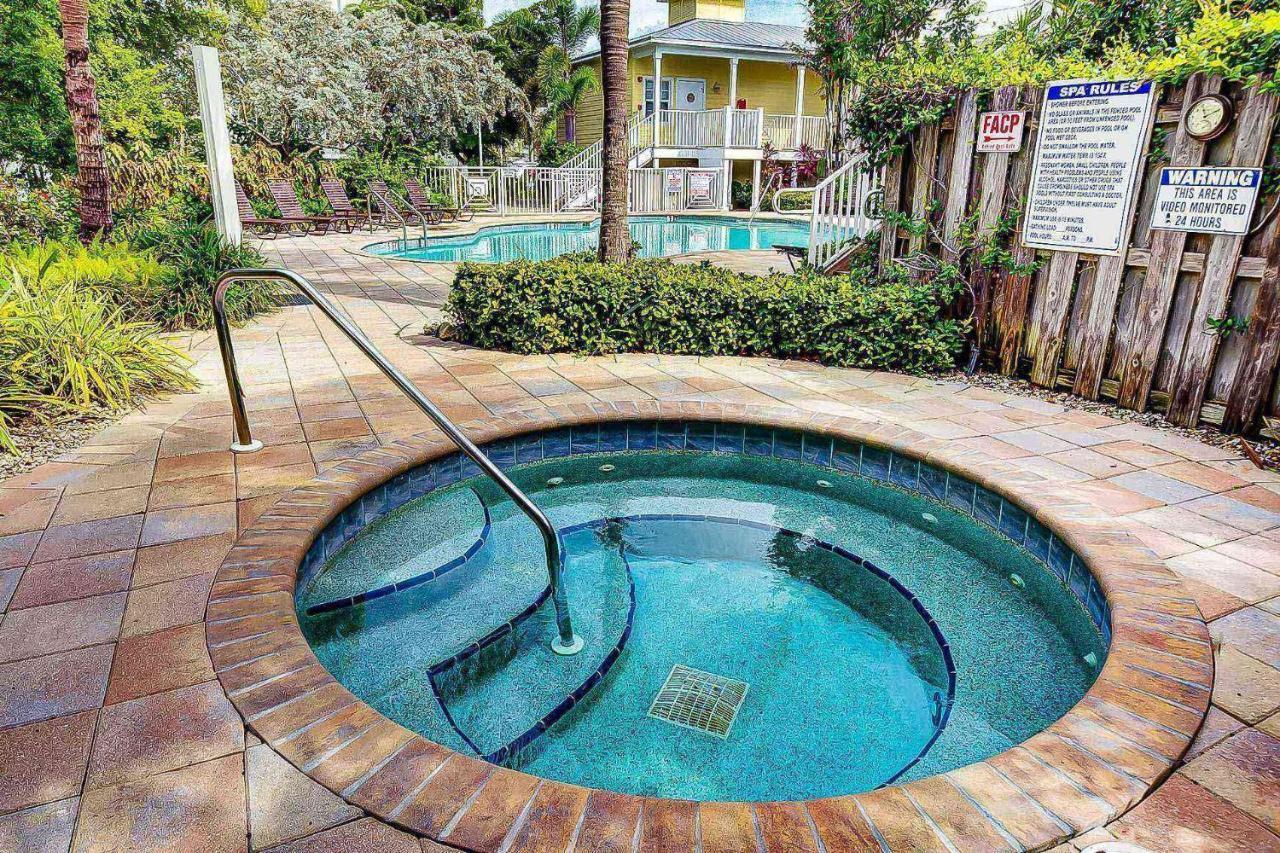 Holiday home Club At Siesta Key Poolside D