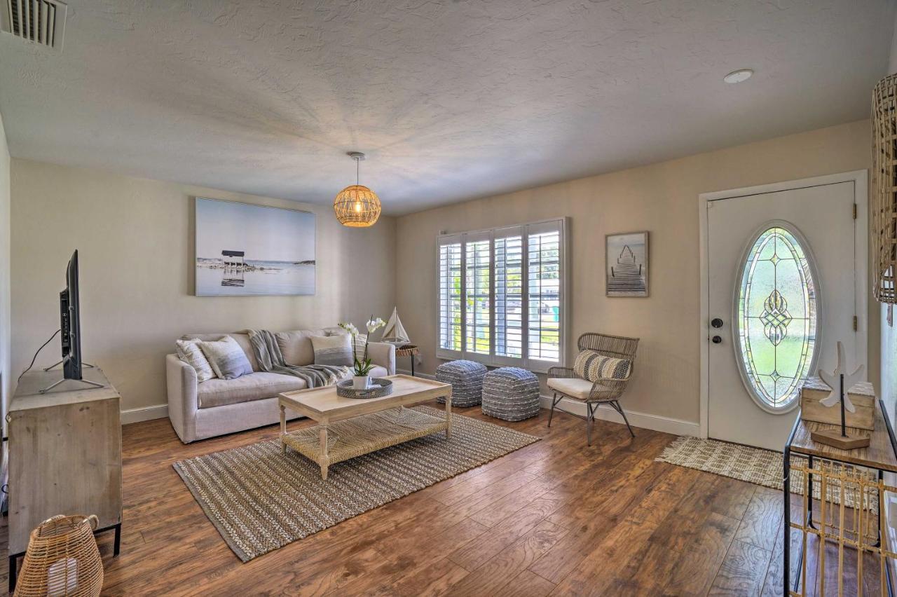 Holiday home Oasis With Screened Pool, Bike To Beach!