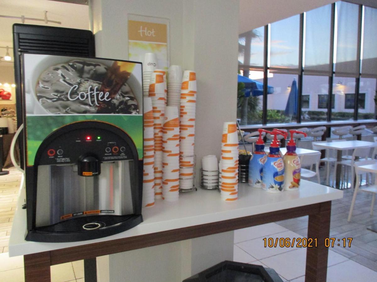 Quality Inn & Suites Kissimmee By The Lake Hotel