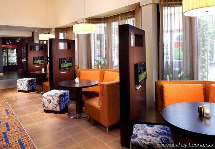 Courtyard Westshore/airport 3*