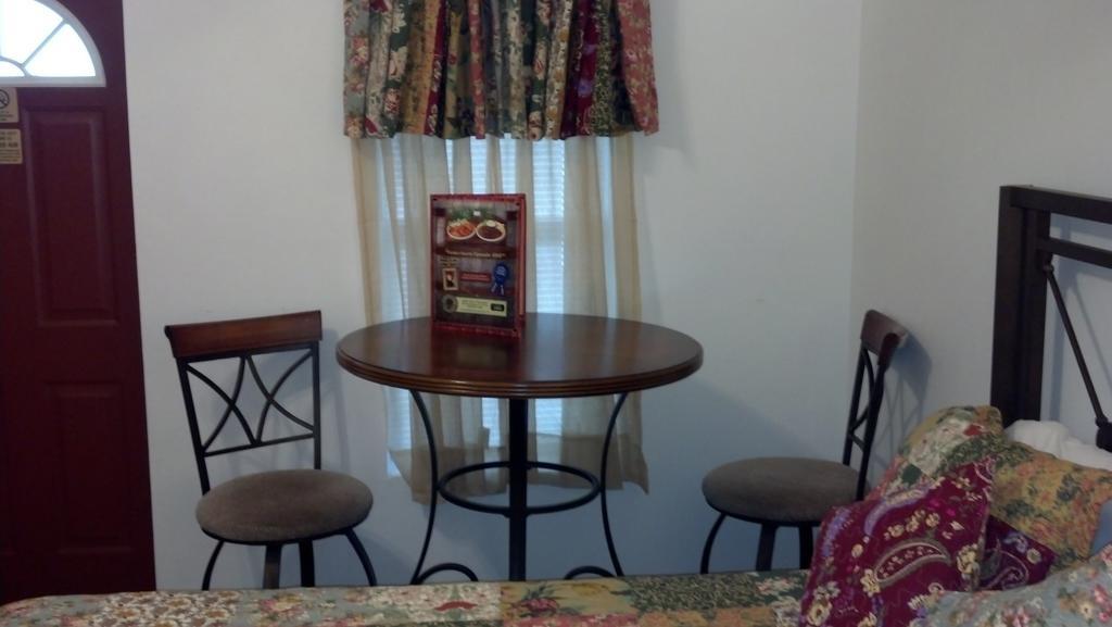 Buffalo Chip's Ranch House 2*