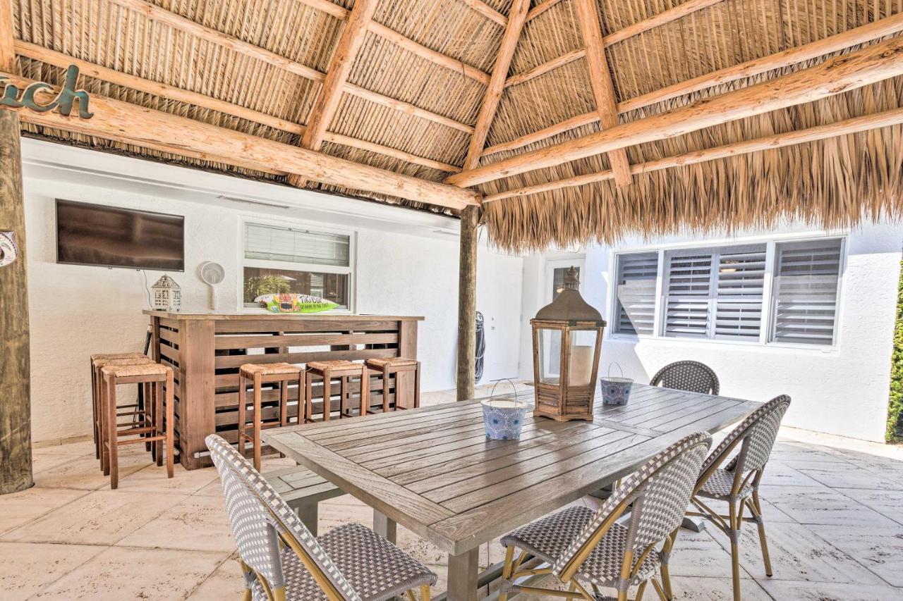 Tropical Palm Escape With Outdoor Paradise!