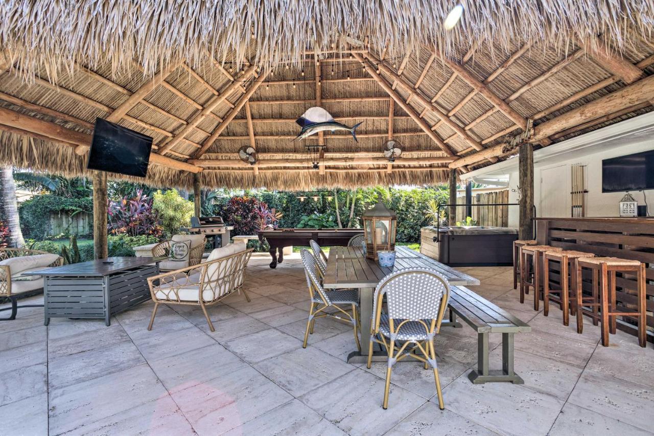 Tropical Palm Escape With Outdoor Paradise! Holiday home