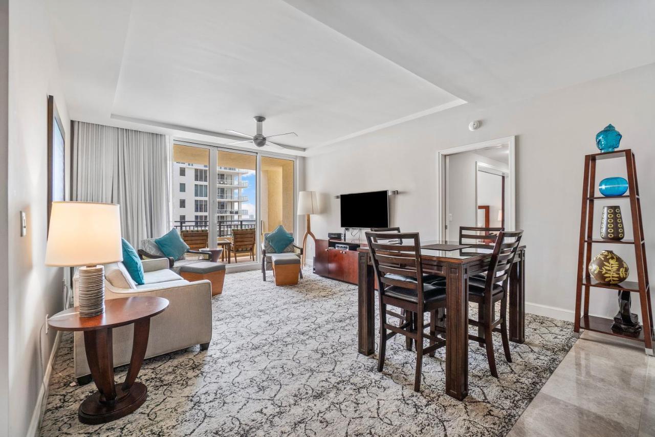 Palm Singer Island & Luxury Resort