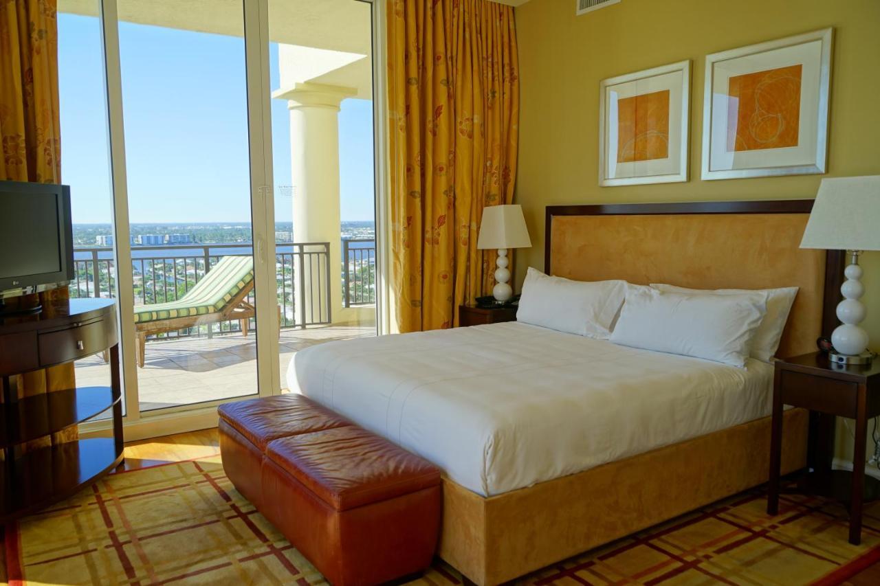Palm Singer Island & Luxury Resort