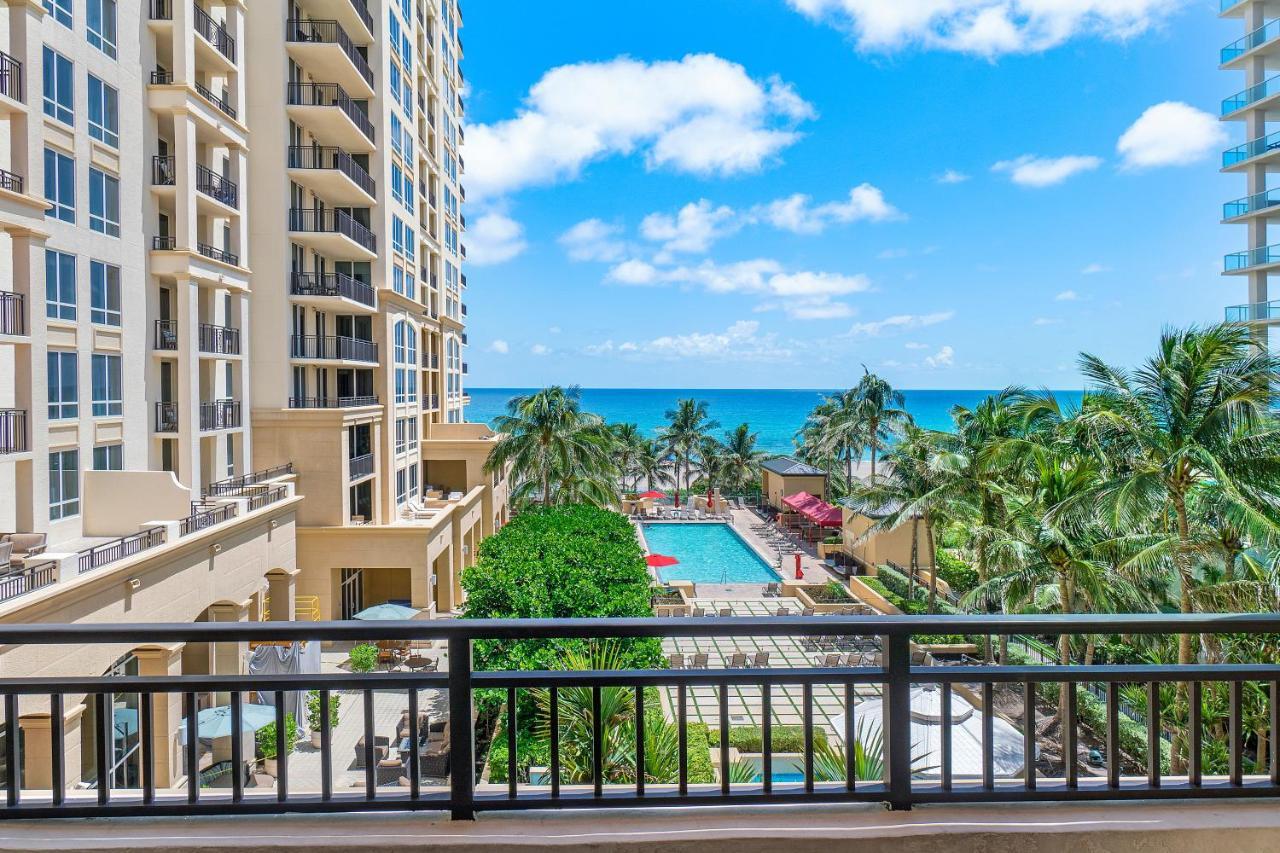 Palm Singer Island & Luxury Resort