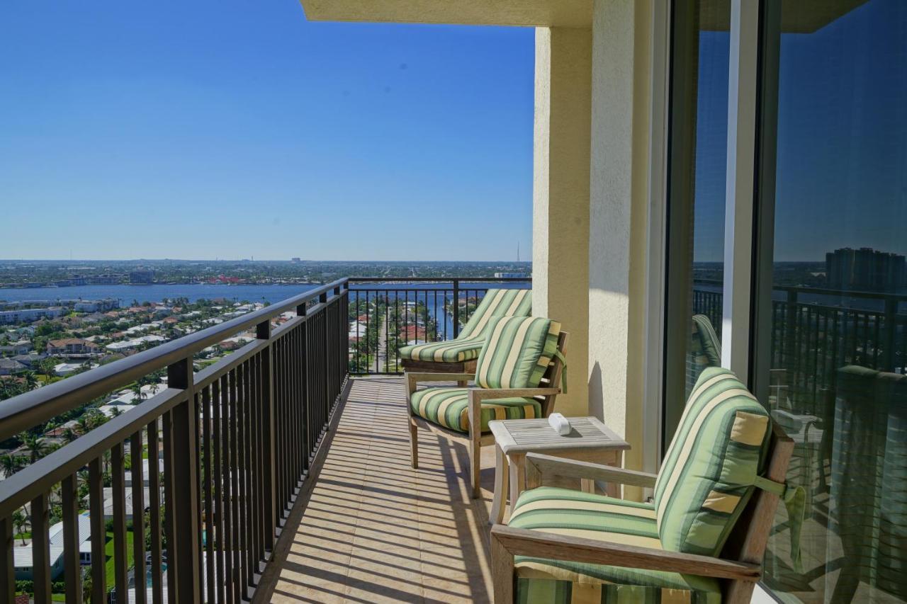 Palm Singer Island & Luxury Resort