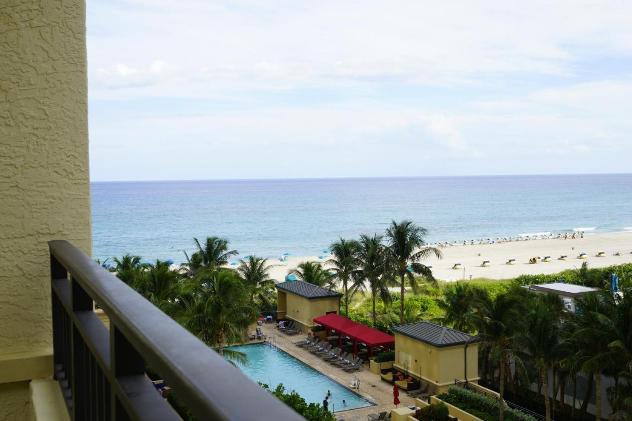 Palm Singer Island & Luxury Resort