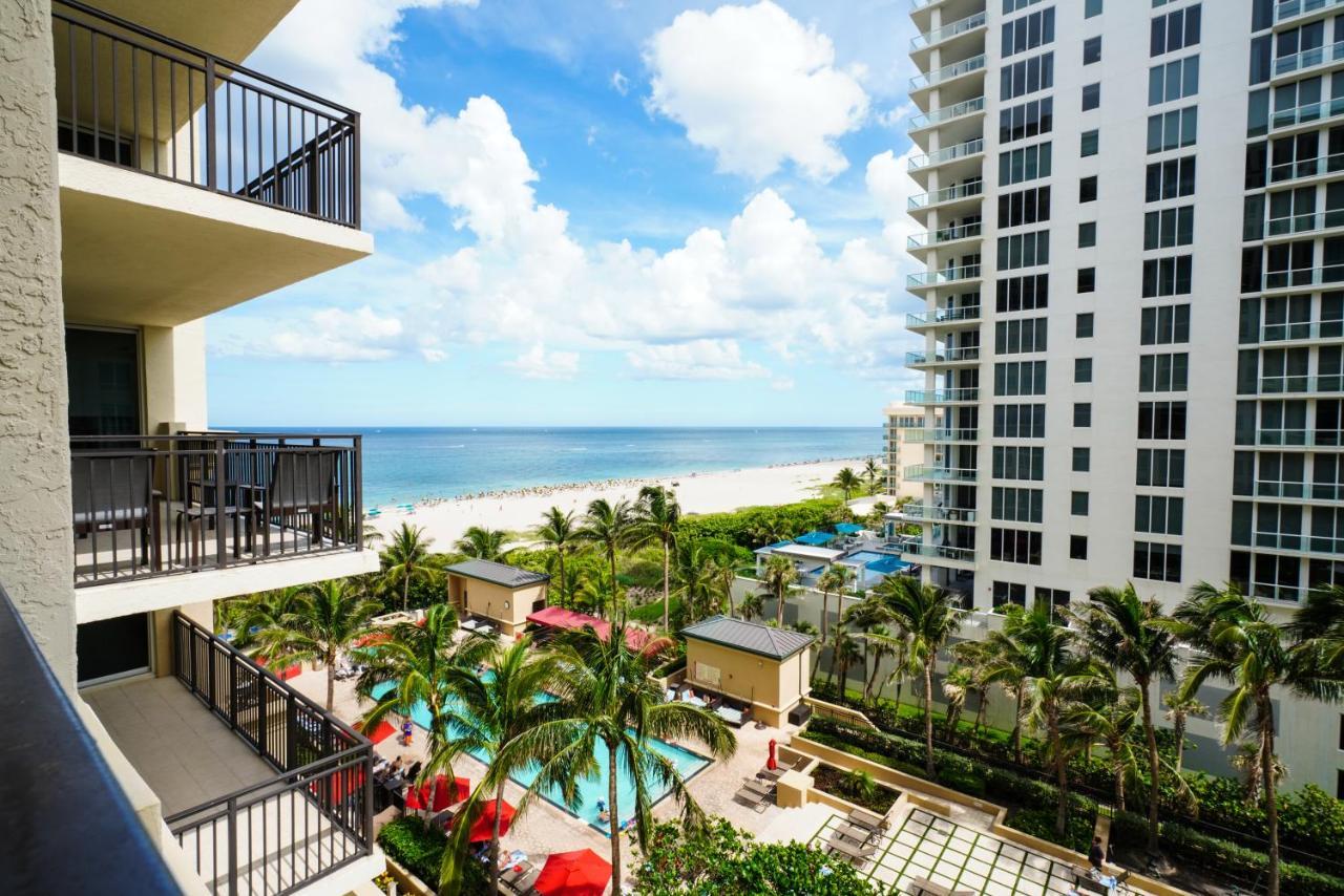 Palm Singer Island & Luxury Resort