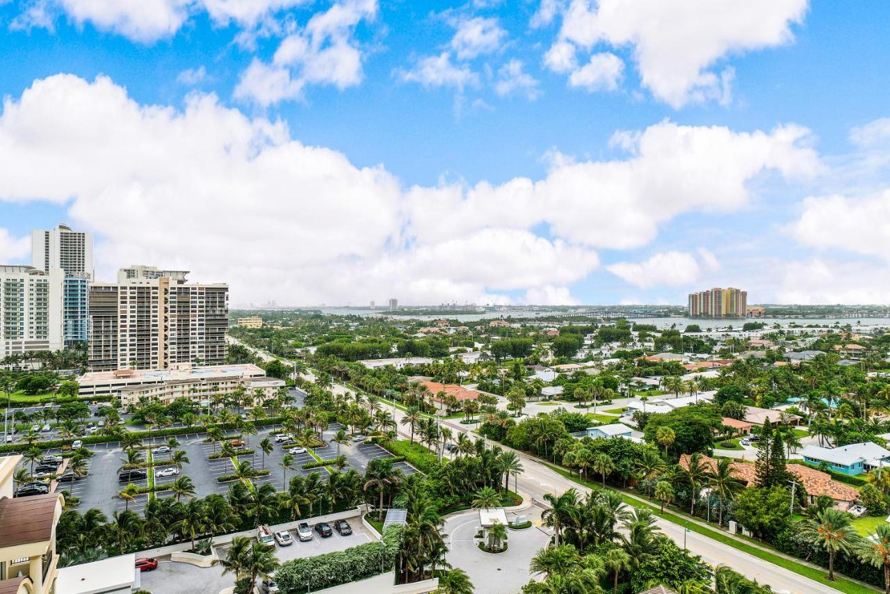 Palm Singer Island & Luxury Resort