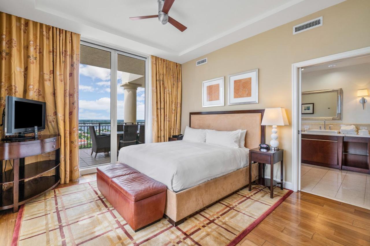 Palm Singer Island & Luxury Resort