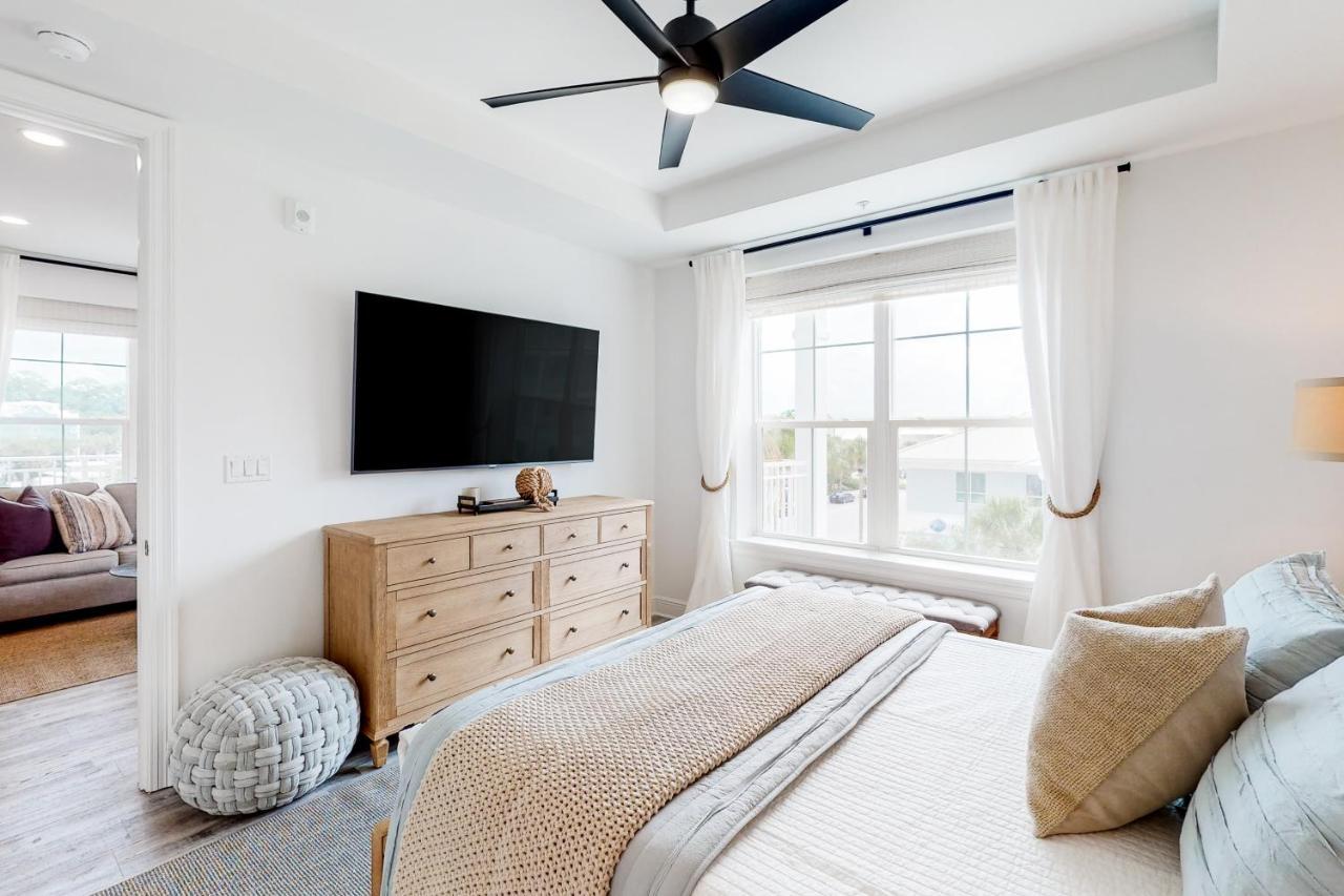 Gulf Place 214 *