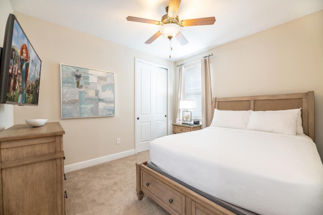 Modern Retreat: Water Park Access & Amenities Holiday home Orlando