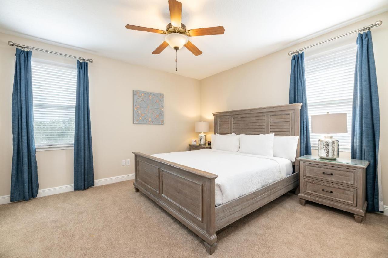 Modern Retreat: Water Park Access & Amenities Holiday home *