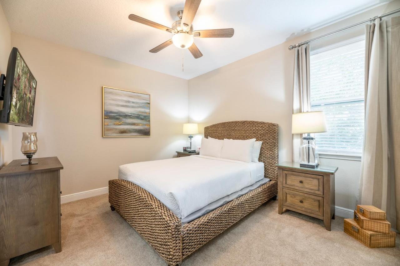 Modern Retreat: Water Park Access & Amenities Orlando