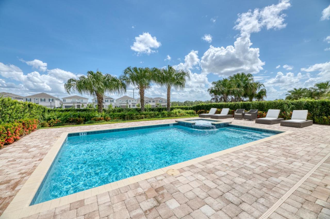 Modern Retreat: Water Park Access & Amenities Holiday home *