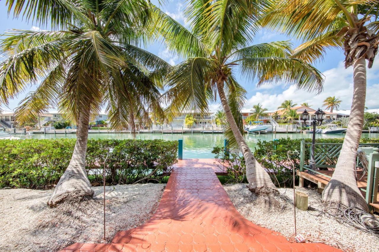Breezy Palms & Tropical Charm Holiday home *