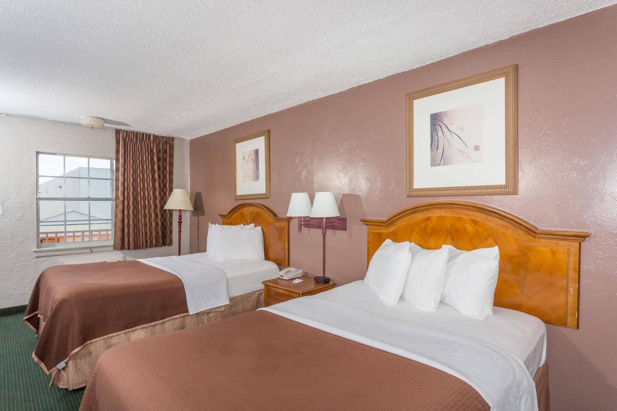 Howard Johnson By Wyndham Ft. Myers Fl Fort Myers