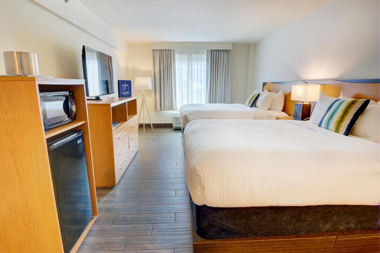Guy Harvey On Hotel 3*