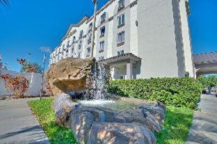 Sonesta Essential Hotel