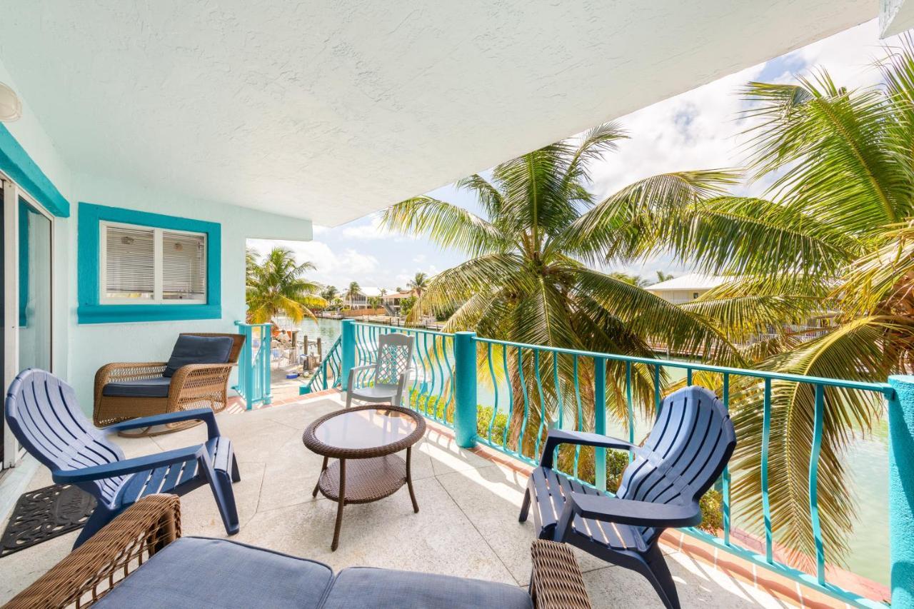 Breezy Palms & Tropical Charm Holiday home *