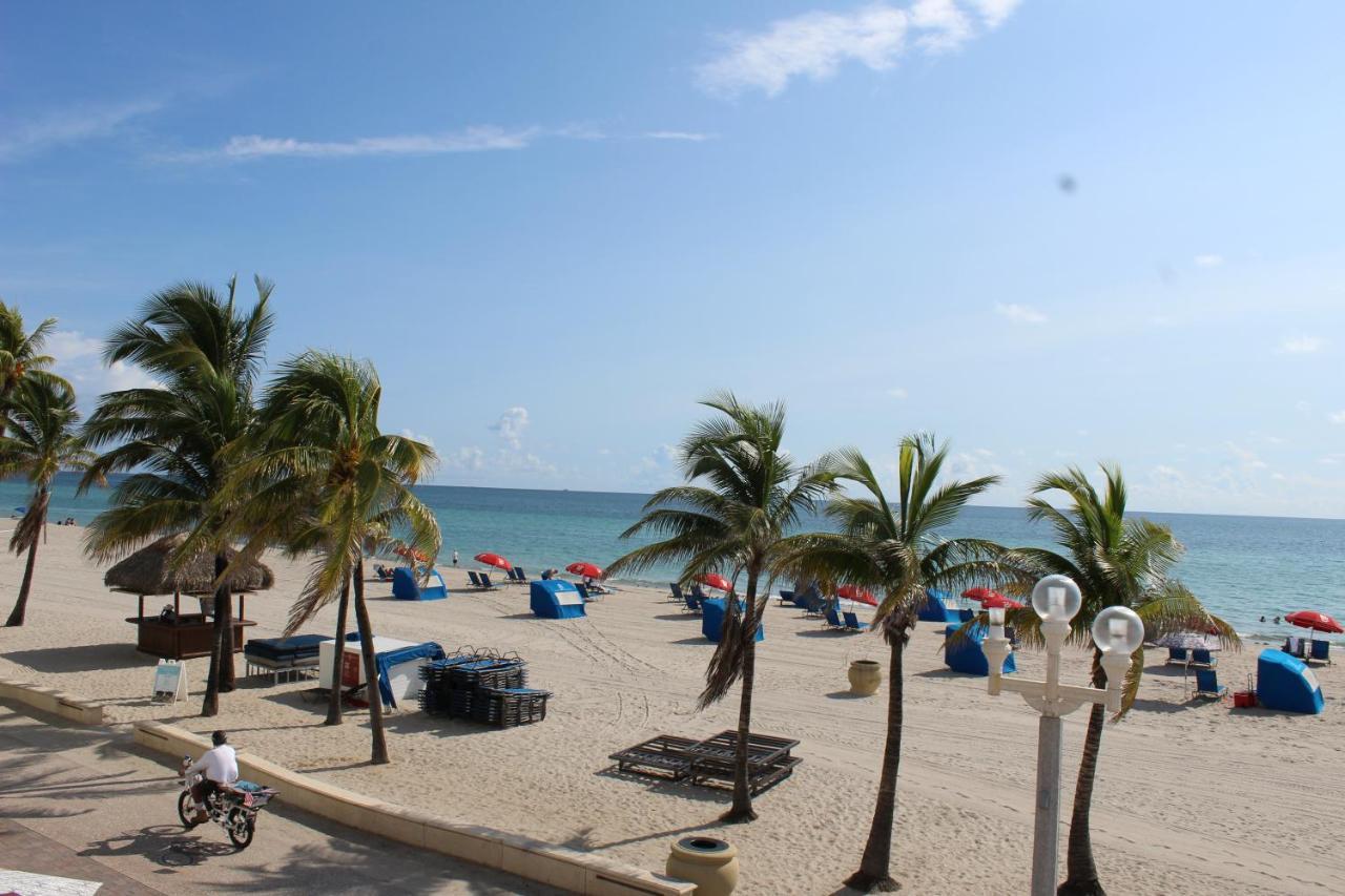 Golden Oceanfront Motel 3*