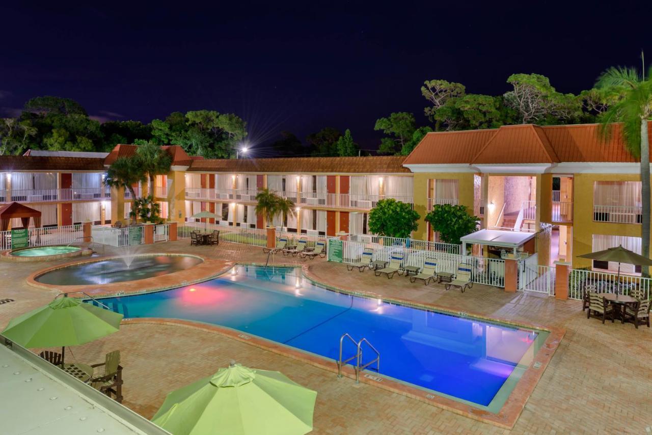 Hotel Quality & Conference Center