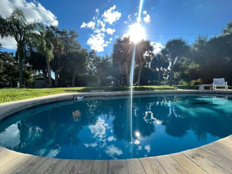 Pool House With One Of A Kind Garden Holiday home Melbourne